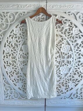 Joseph Ribkoff White Textured Sheath Dress Size 8 Sleeveless Cocktail Occasion